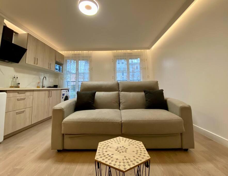 Suite Maximilien Near Disneyland Биси Сен Жорж Екстериор снимка